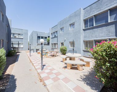 1808 N 32nd Street - Photo Thumbnail 1