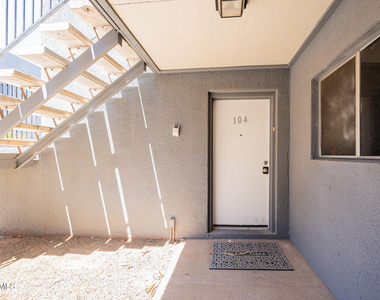 1808 N 32nd Street - Photo Thumbnail 2