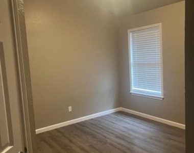 1237 Christopher Lane - Photo Thumbnail 8