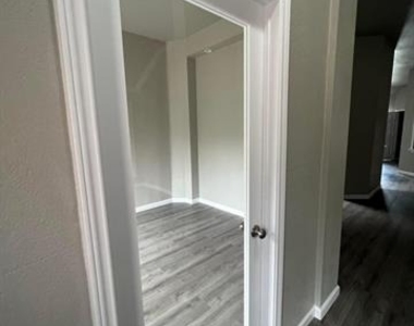 1237 Christopher Lane - Photo Thumbnail 10