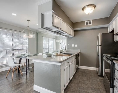 16301 Ledgemont Lane - Photo Thumbnail 4