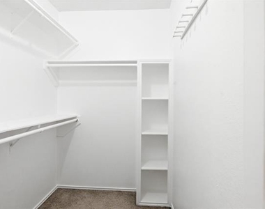 2502 Cranberry Lane - Photo Thumbnail 15