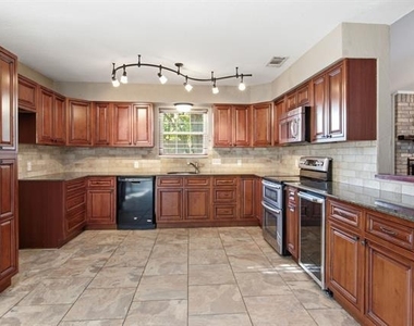 2502 Cranberry Lane - Photo Thumbnail 8