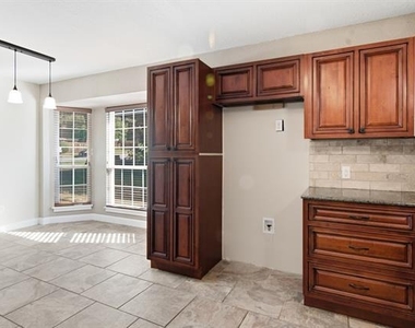 2502 Cranberry Lane - Photo Thumbnail 7