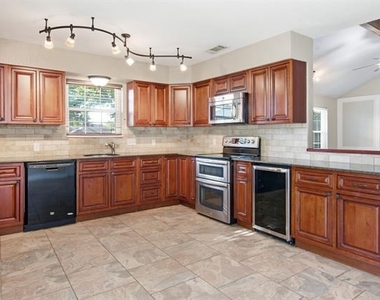 2502 Cranberry Lane - Photo Thumbnail 9