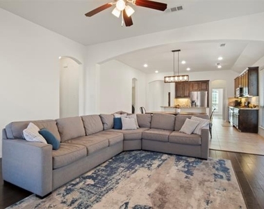 5424 Grove Cove Drive - Photo Thumbnail 4
