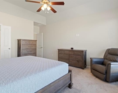 5424 Grove Cove Drive - Photo Thumbnail 15