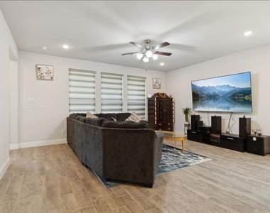 3640 Lillian Court - Photo Thumbnail 11
