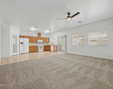8748 W Wood Drive - Photo Thumbnail 4