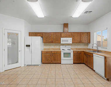 8748 W Wood Drive - Photo Thumbnail 7