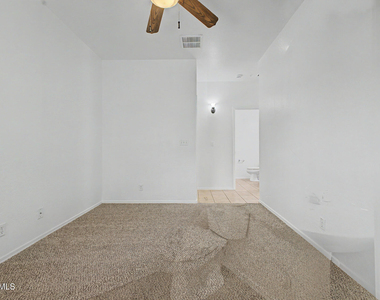 8748 W Wood Drive - Photo Thumbnail 13