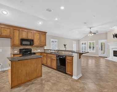307 Highland Ridge Drive - Photo Thumbnail 8