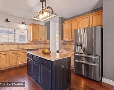 735 Yellowstone Drive - Photo Thumbnail 9