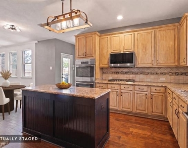 735 Yellowstone Drive - Photo Thumbnail 8
