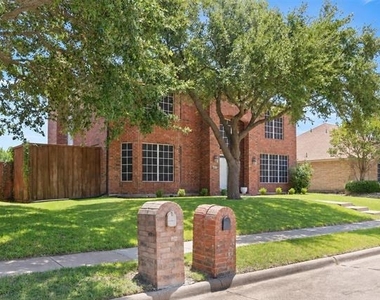 735 Yellowstone Drive - Photo Thumbnail 3