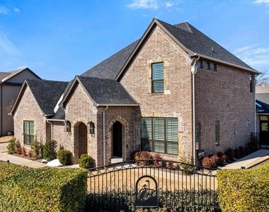 1001 Quarry Court - Photo Thumbnail 2