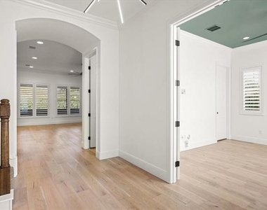 1001 Quarry Court - Photo Thumbnail 4