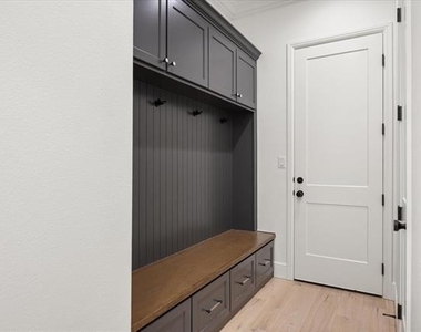 1001 Quarry Court - Photo Thumbnail 19