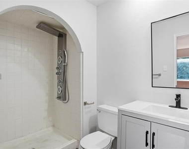 2711 Treeview Drive - Photo Thumbnail 20