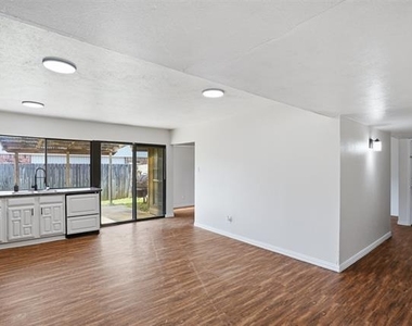 2711 Treeview Drive - Photo Thumbnail 14