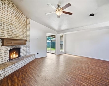 2711 Treeview Drive - Photo Thumbnail 7
