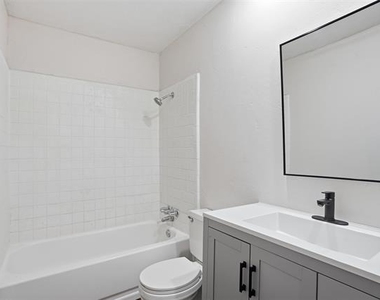 2711 Treeview Drive - Photo Thumbnail 22