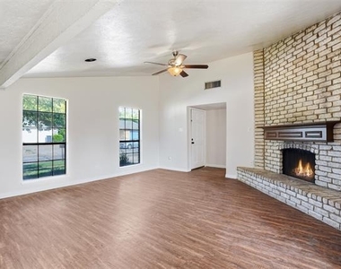 2711 Treeview Drive - Photo Thumbnail 9