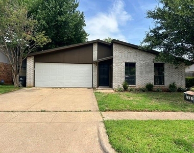 2711 Treeview Drive - Photo Thumbnail 1