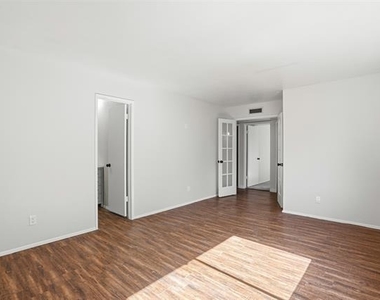 2711 Treeview Drive - Photo Thumbnail 19