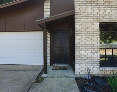 2711 Treeview Drive - Photo Thumbnail 5