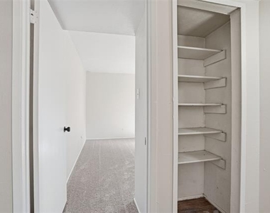 2711 Treeview Drive - Photo Thumbnail 21