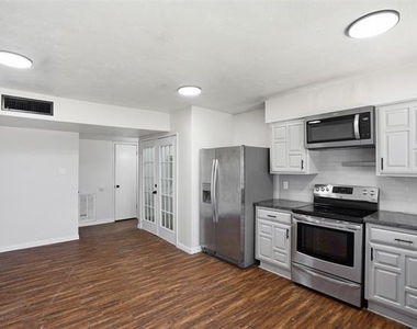 2711 Treeview Drive - Photo Thumbnail 12