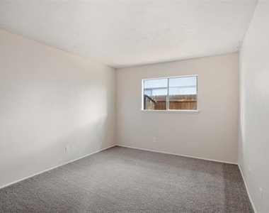 2711 Treeview Drive - Photo Thumbnail 15