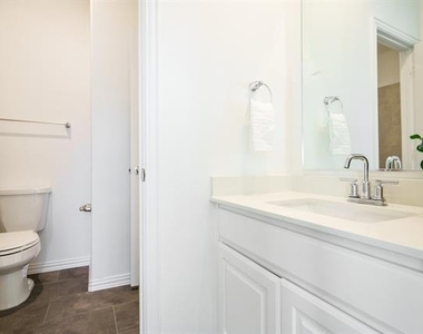 7470 Sanctuary Drive - Photo Thumbnail 25
