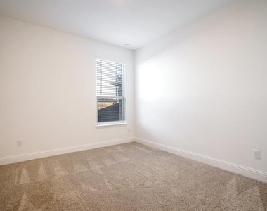 7470 Sanctuary Drive - Photo Thumbnail 26