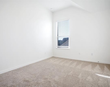 7470 Sanctuary Drive - Photo Thumbnail 21