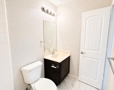 2301 Rodgers Lane - Photo Thumbnail 15