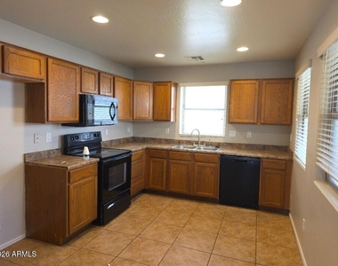 2547 E Bart Street - Photo Thumbnail 7