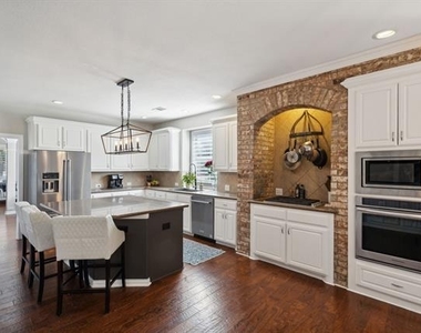 5801 Hathaway Drive - Photo Thumbnail 9