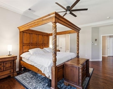 5801 Hathaway Drive - Photo Thumbnail 14