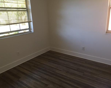 729 Nw 103rd Terrace - Photo Thumbnail 4