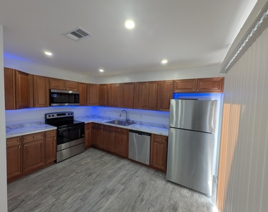 1733 N Congress Avenue - Photo Thumbnail 5