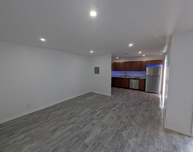 1733 N Congress Avenue - Photo Thumbnail 3