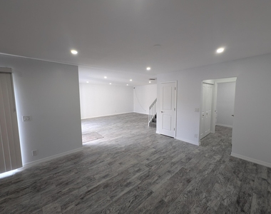 1733 N Congress Avenue - Photo Thumbnail 9