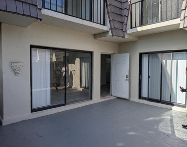 1733 N Congress Avenue - Photo Thumbnail 1