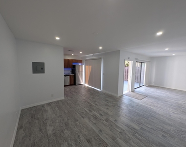 1733 N Congress Avenue - Photo Thumbnail 4