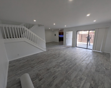 1733 N Congress Avenue - Photo Thumbnail 2