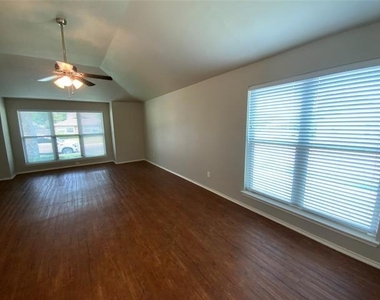 2316 Dalewood Lane - Photo Thumbnail 2