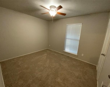 2316 Dalewood Lane - Photo Thumbnail 6