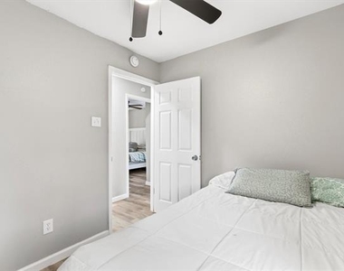 6331 Fenway Street - Photo Thumbnail 6